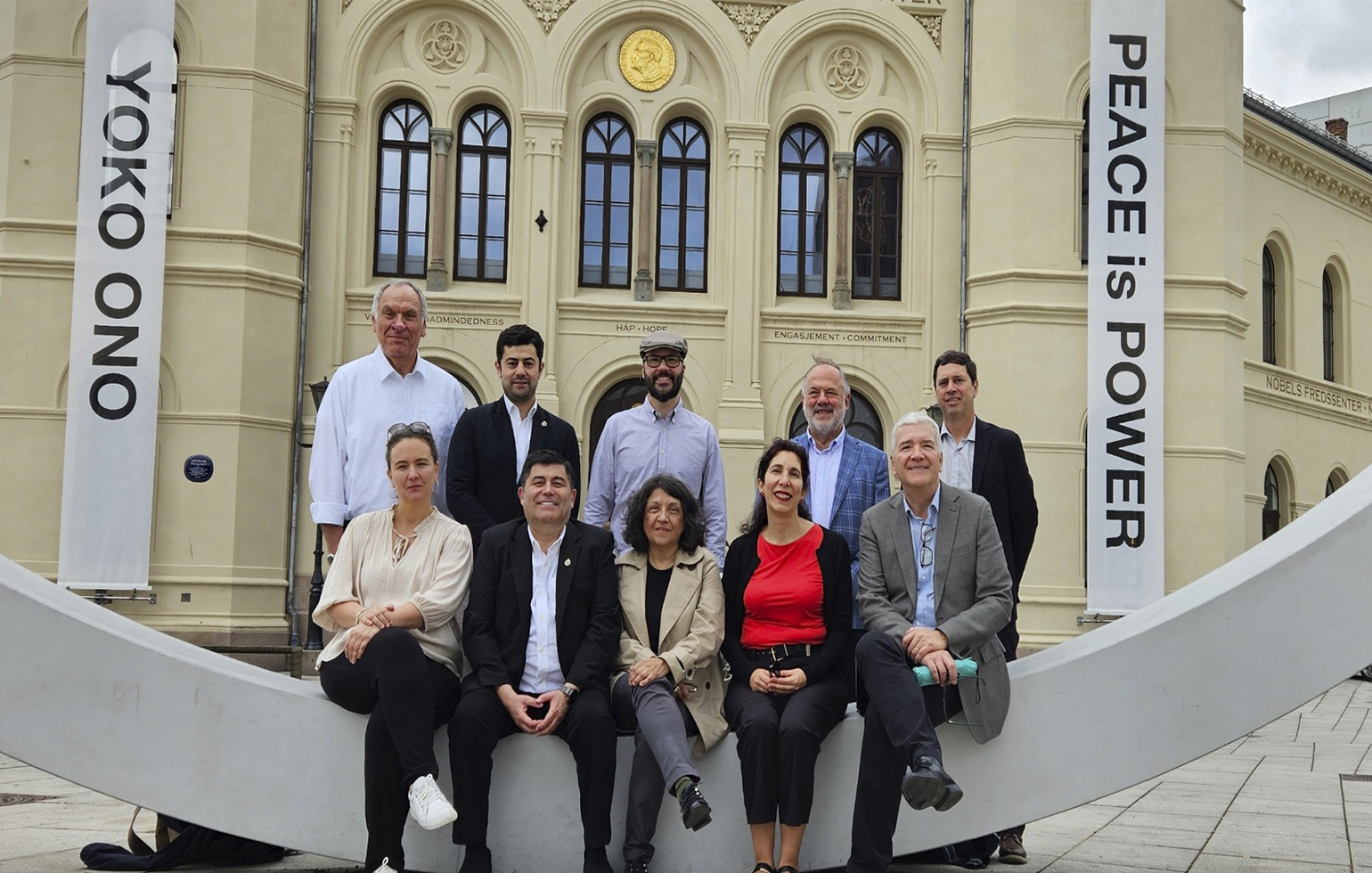 Rectoras, rectores y autoridades visitan el Centro Nobel en Oslo.