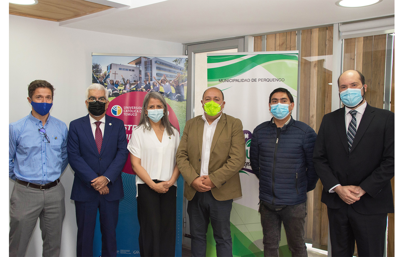 Claudio Aller, Director de Proyectos Estratégicos UCT; Dr. Aliro Bórquez, Rector UCT; Bertha Escobar, Decana Facultad de Ciencias de la Salud; Alejandro Sepúlveda, Alcalde de Perquenco; José Subiabre, director CEDAM Perquenco y Alejandro Fernández, Secretario General UCT.