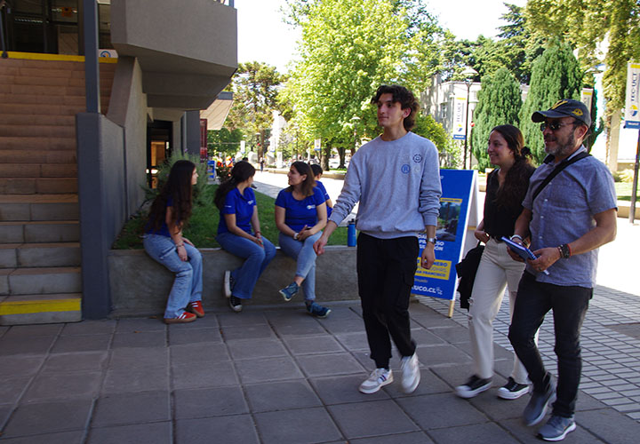 UCT atiende proceso de postulaciones y consultas para acceder a estudiar en la Universidad