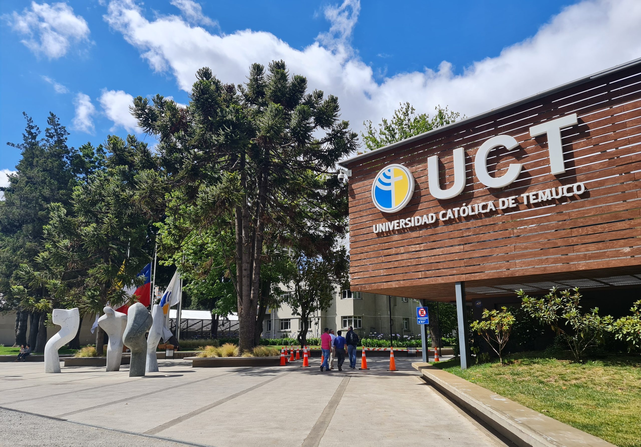 Docentes de Administración Pública de la UCT realizaron investigaciones con importantes universidades de Europa