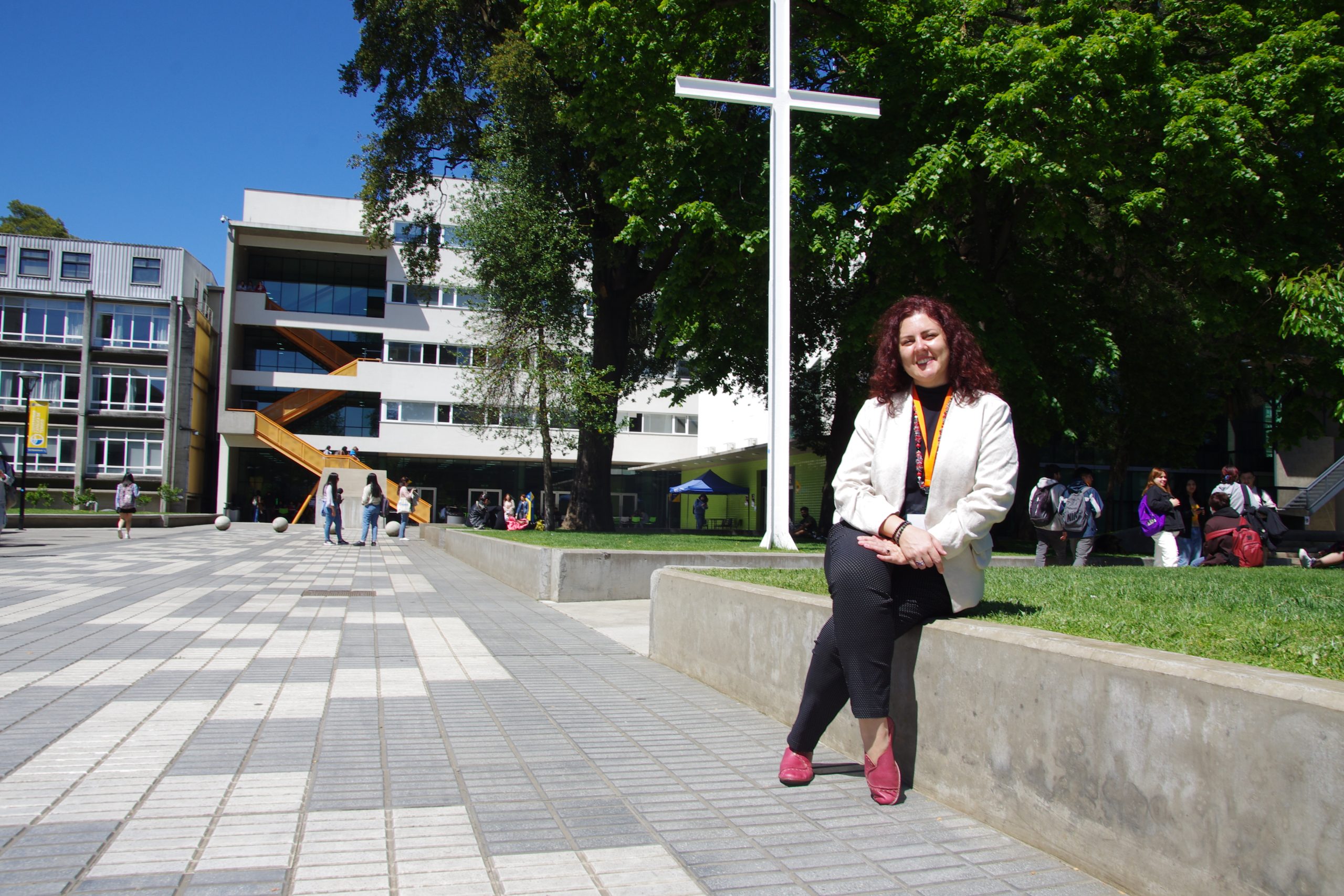 Experta en educación universitaria propone acortar la brecha entre la formación académica y la demanda laboral