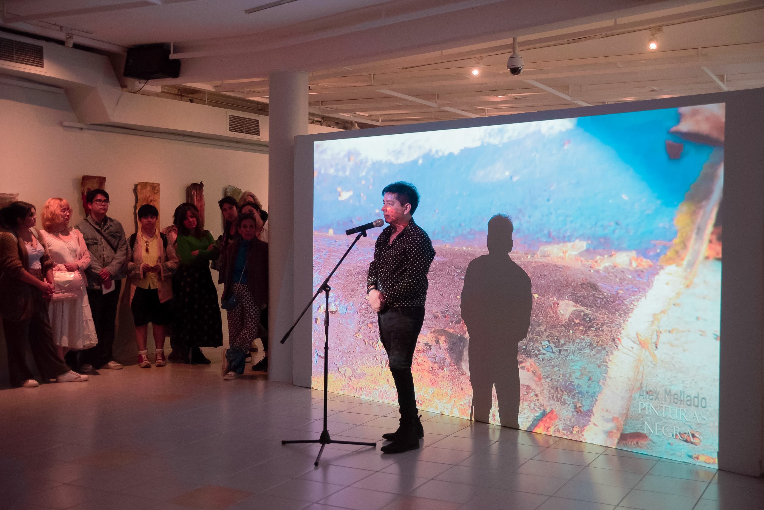 Artista de la UCT inauguró su exposición Pinturas Negras en la galería del Campus Menchaca Lira