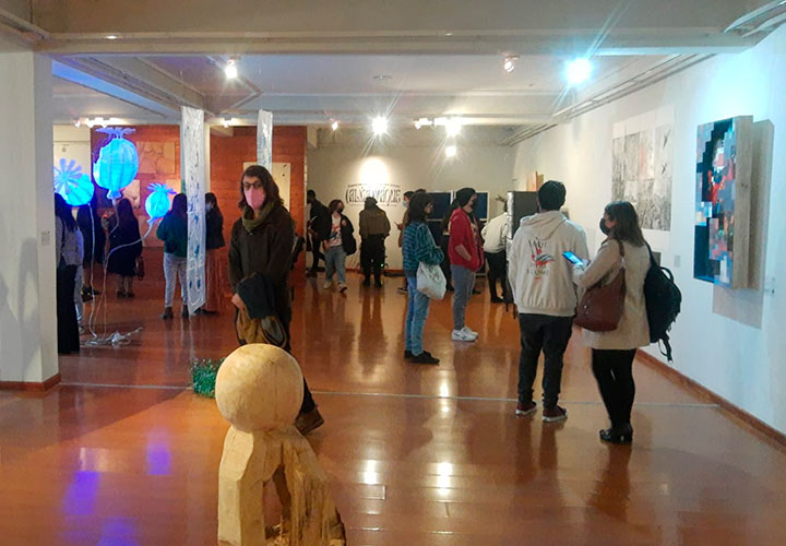 (ALMA)NAQUE: La creatividad de estudiantes de Licenciatura en Artes Visuales UCT se desata en el Museo Ferroviario