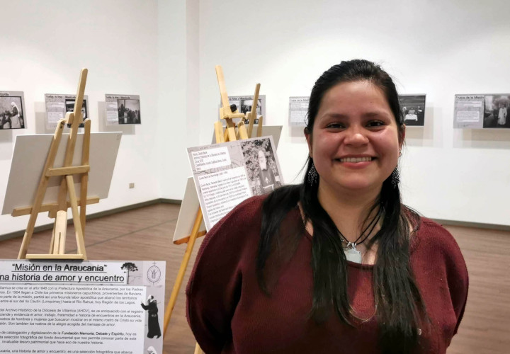 Practicante de Técnico U. en Turismo deslumbró con exposición histórica del Obispado de Villarrica