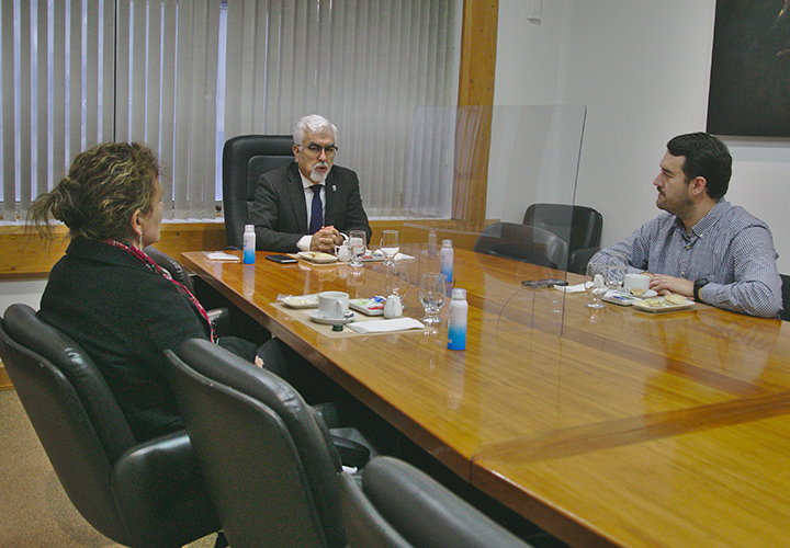 Rector UCT y Gobernador Regional electo compartieron ideas sobre descentralización
