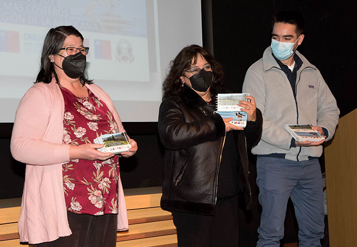 Guías de Flora Nativa y de Aves fueron presentadas en la Universidad Católica de Temuco