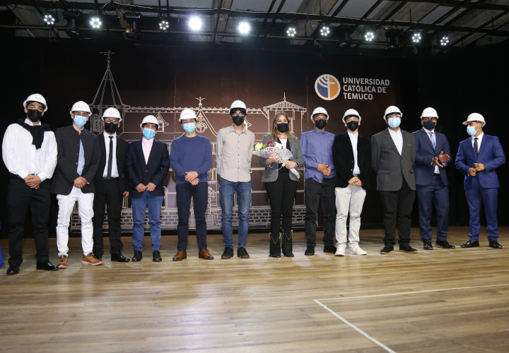 Estudiantes de la nueva carrera de Ingeniería en Construcción recibieron sus investiduras