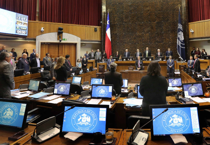Decano Juan Mansilla participa en sesión del Senado sobre nombramientos en el CNED
