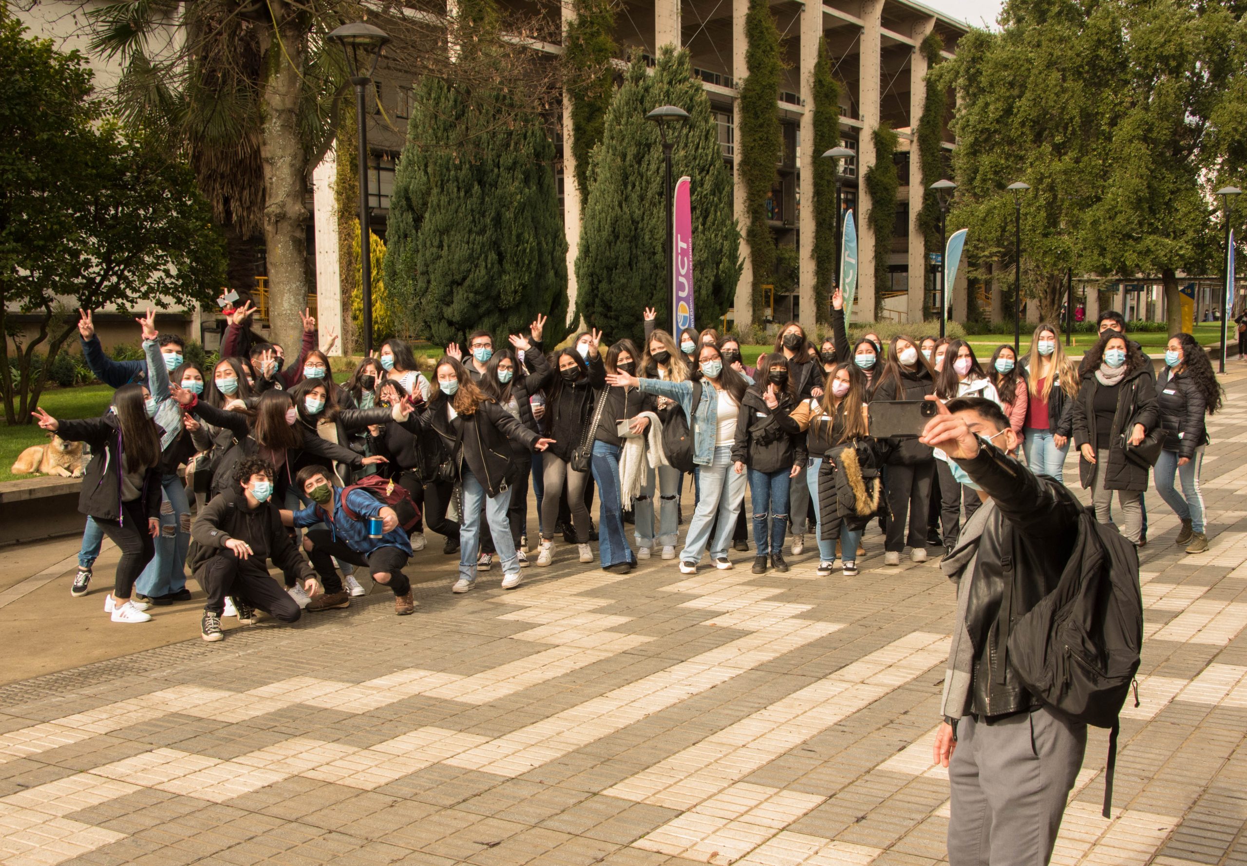 Felicidad y alivio: estudiantes disfrutan el retorno de actividades presenciales en la UCT