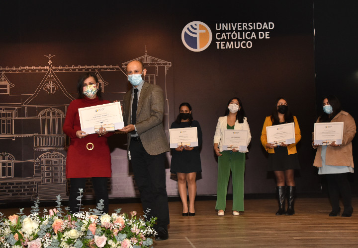 Más de 300 nuevos profesionales egresaron de la Facultad de Educación de la UCT este 2022