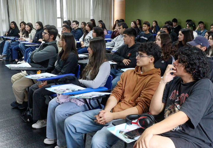 Medicina UCT recibe a su segunda generación de estudiantes con cálida bienvenida durante la Semana TEVU