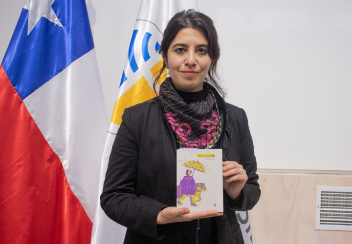 "Escribo para quejarme": Daniela Senn presentó "Isla Queja" en la Universidad Católica de Temuco