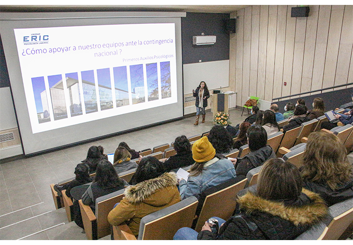 Equipos UCT se capacitan en primeros auxilios psicológicos