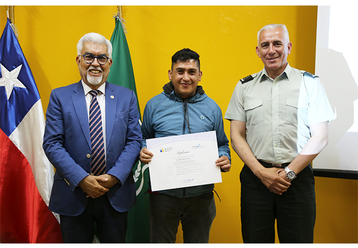 Un aporte a la Inserción Social: UCT Certifica a estudiantes de la Escuela del Centro de Cumplimiento Penitenciario de Temuco
