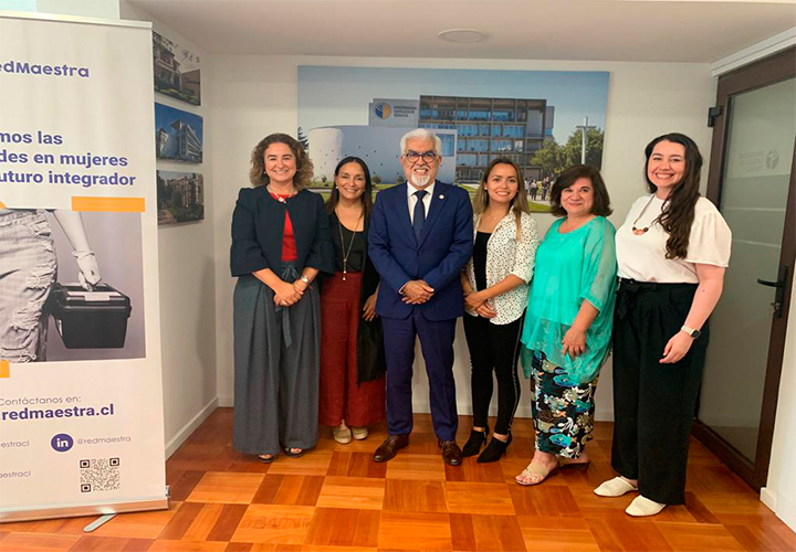 Potenciado la Educación Continua: Rector Aliro Bórquez firma importantes convenios de colaboración