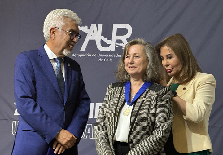 "Estoy agradecida de Dios y de todas las personas que han estado conmigo en este camino", Dra. Gina Leonelli Cantergiani, Distinción Medalla Rector Hilario Hernández 2024