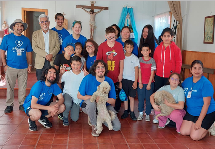 Rector Bórquez visita a jóvenes que se encuentran en Misiones de Verano en la comuna de Curacautín