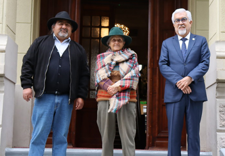 Destacada académica boliviana Silvia Rivera Cusicanqui es recibida por rector de la UCT