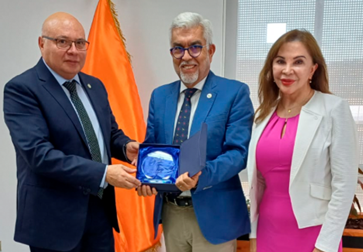 Impulsar estrategias de trabajo con enfoque colaborativo y clara perspectiva regional, acuerdan universidades regionales en la UTA