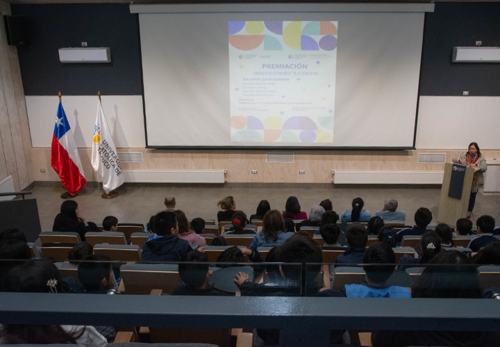 Alumnos de enseñanza básica son reconocidos en concurso literario de la UC Temuco