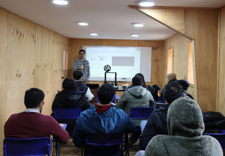 Dictan Taller de Introducción a la Impresión 3D y Fusion 360 en la Facultad de Ingeniería