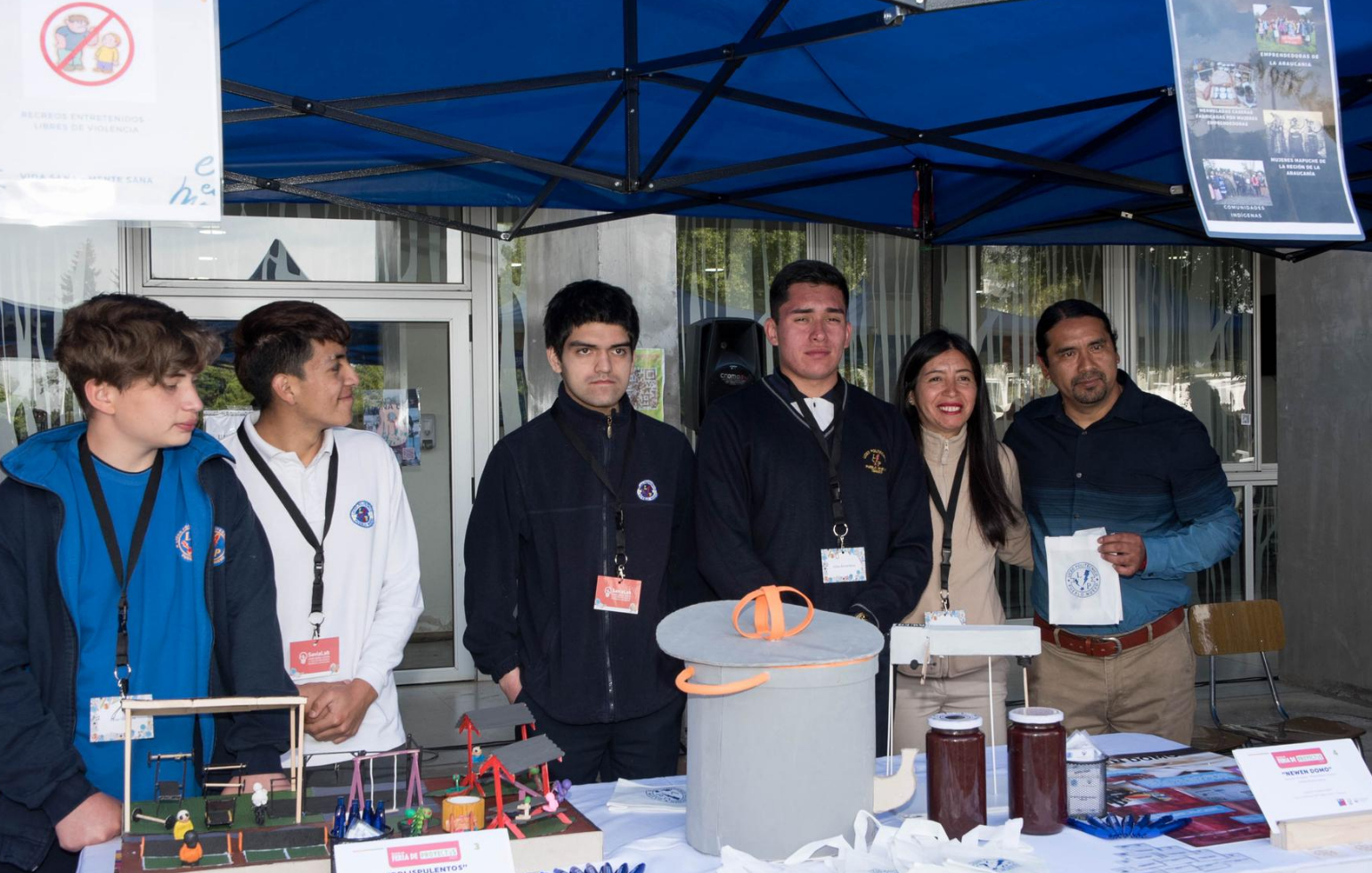 Estudiantes secundarios de La Araucanía presentan proyectos de innovación agraria en la Universidad Católica de Temuco