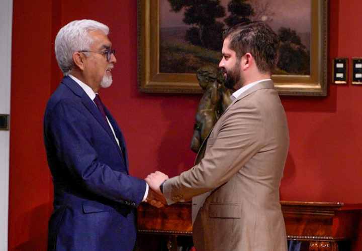 Rector Aliro Bórquez participa en reunión con Presidente Boric en La Moneda