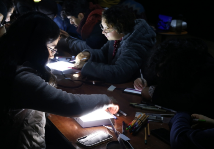 El colectivo fílmico Ceis8 realizó taller de cine analógico y estrenará el documental "Al amparo del cielo" en la UCT