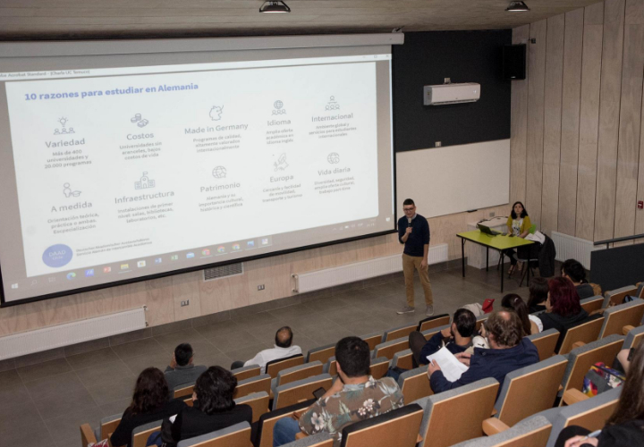 La UCT realza movilidad estudiantil abordando oportunidades de estudio en Europa a través de charla informativa