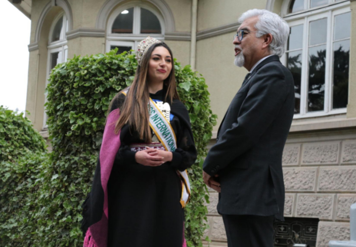 Rector de la UCT recibió a estudiante que participará en certamen mundial Miss International 2022