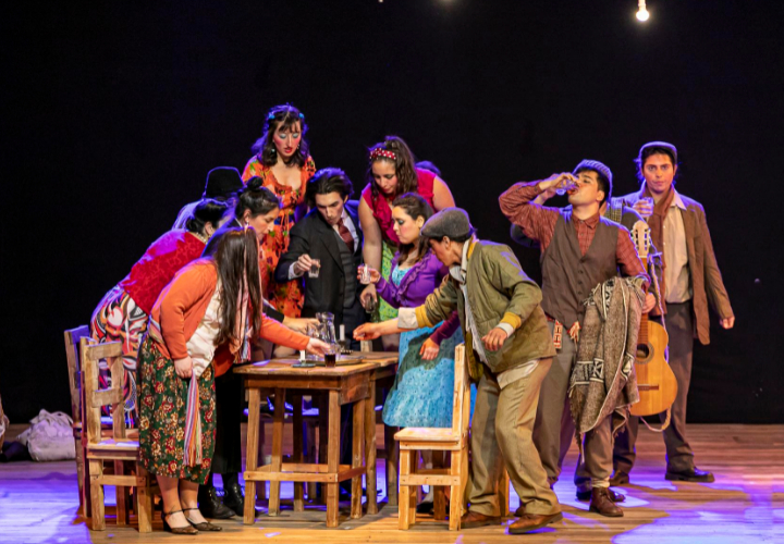 Éxito total: obra La Remolienda fue ovacionada en la vuelta del teatro al Aula Magna de la UCT
