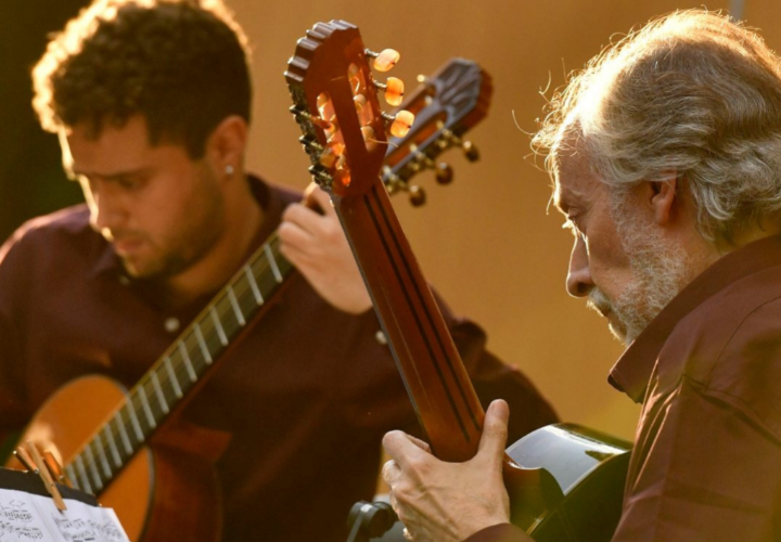 "Éxtasis en Dos Guitarras": Dúo Orlandini-Luco se presenta gratis en Aula Magna UCT