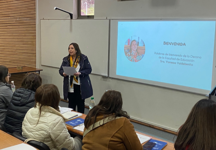 Docentes del sistema escolar reciben formación en aprendizaje de adquisición de la lectura en niños