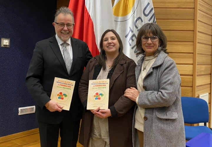 Publican libro "Aportes al Eje de Interculturalidad  en la Formación Inicial Docente"