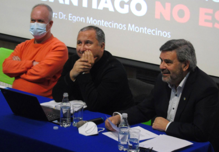 Santiago no es Chile: autor presentó libro a estudiantes de Trabajo Social de la UCT
