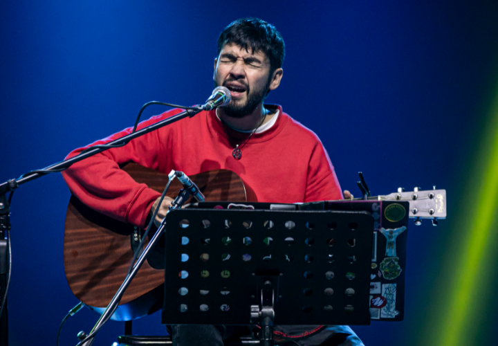 Cristóbal Briceño interpretó sus principales éxitos en formato acústico en la UCT