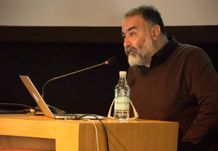 Destacado artista visual Ignacio Gumucio realizó charla magistral en el inicio del año académico del Departamento de Artes UCT