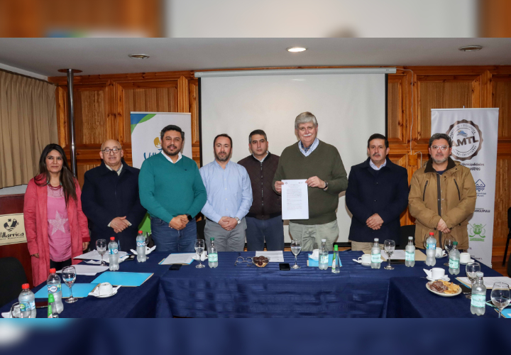 UCT inicia trabajo con Asociación de Municipalidades turísticas lacustres en temas de agua y residuos