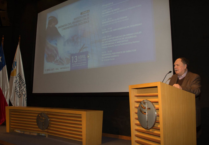 Ceremonia de Investidura 2022: UCT hace entrega de kits de seguridad a estudiantes de Ingeniería Civil