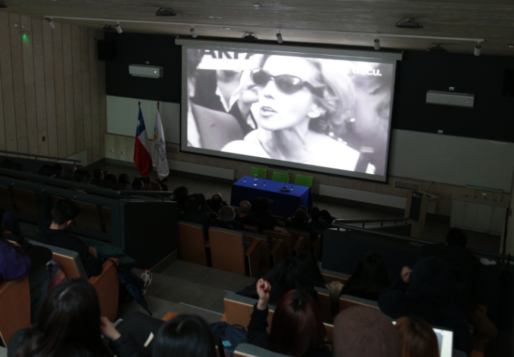 Premiada trilogía documental de Patricio Guzmán "La Batalla de Chile", fue proyectada en la UCT