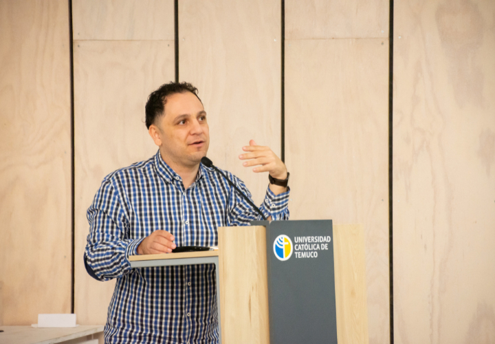 Charla expuso similitudes y diferencias de los procesos constituyentes de Brasil y Chile