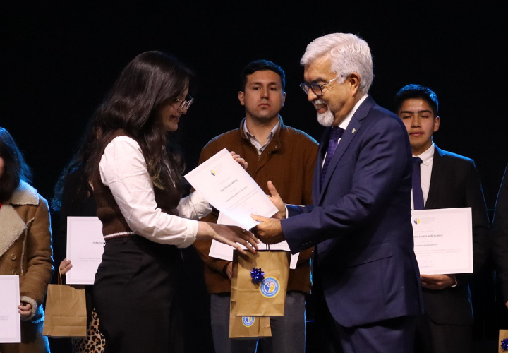 Universidad Católica de Temuco premió a estudiantes destacados con la Beca de Honor