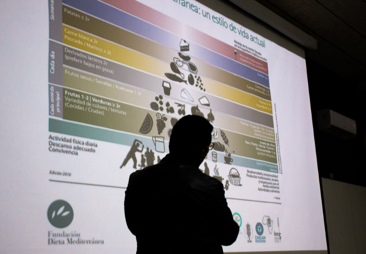 Seminario UCT sobre nutrición relevó la importancia de considerar la neurodiversidad en su quehacer