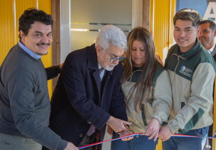 La UCT inaugura Sala de Vinificación en Campus Pillanlelbún y producirá 800 litros de vino al año