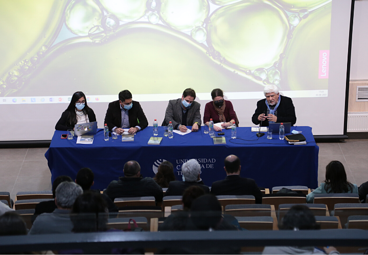 Expertos presentan resultados de Encuesta CEP en Universidad Católica de Temuco