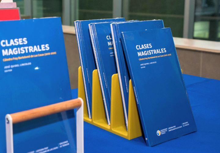 Ediciones UCT presentó libro Charlas Magistrales a la comunidad universitaria