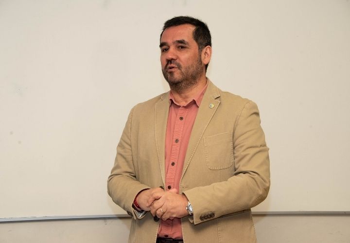 Encuentro profesional farmacéutico y docente en el desarrollo de sustancias bioactivas y su aplicación