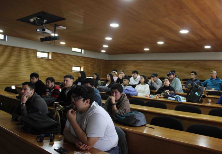 Empresa MOWI realizó charla a estudiantes de Acuicultura
