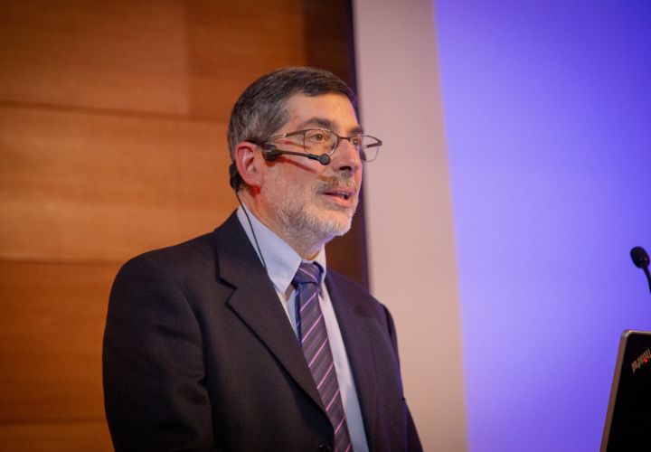 Sistema de elecciones: Decano UCT Juan Pablo Beca Frei dio conferencia en Sesión Pública de la Academia Chilena de Ciencias Sociales, Políticas y Morales
