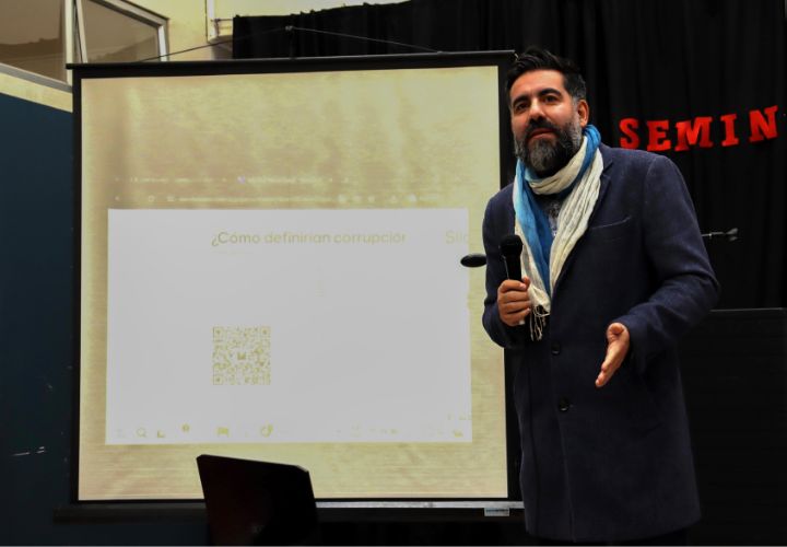 Centro de Políticas Públicas UCT realiza seminario sobre corrupción política para la formación cívica de estudiantes de enseñanza media